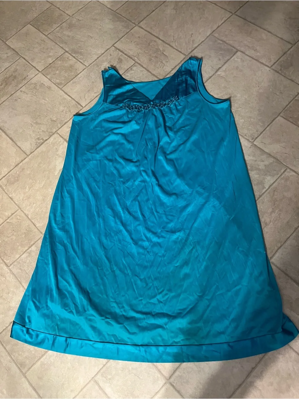 Vanity Fair women’s XL teal blue sleeveless nylon nightgown.
